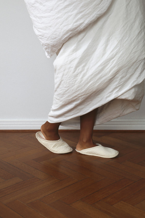 room slippers - natural calico
